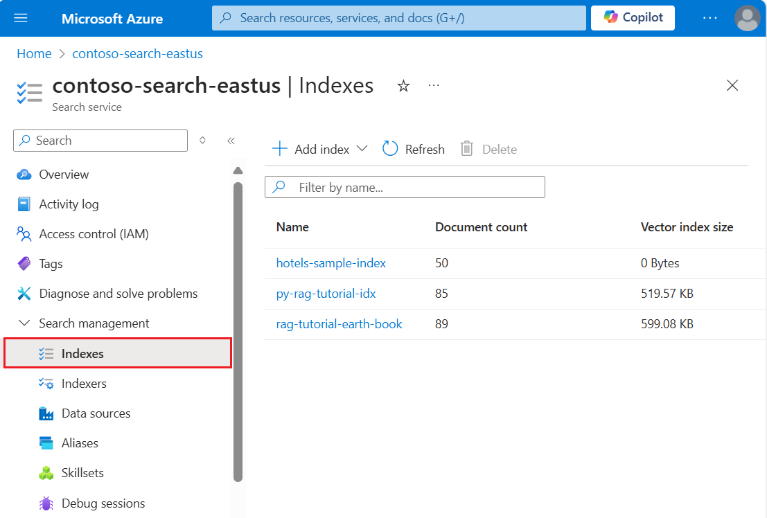 Snímek obrazovky webu Azure Portal, přehledu vyhledávací služby a karty Indexy