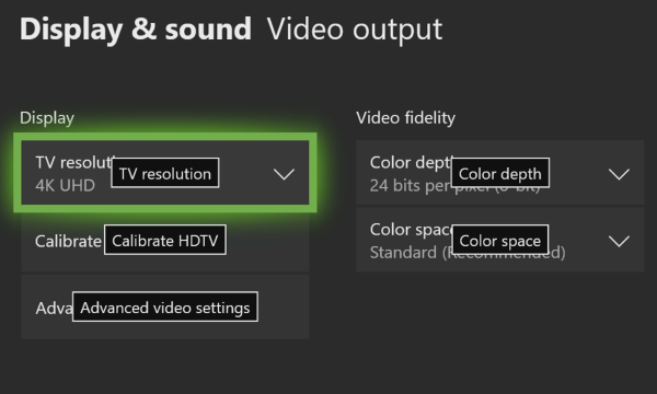 Captura de pantalla de la ventana de salida de vídeo de visualización y sonido con etiquetas en los cuadros combinados contraídos.