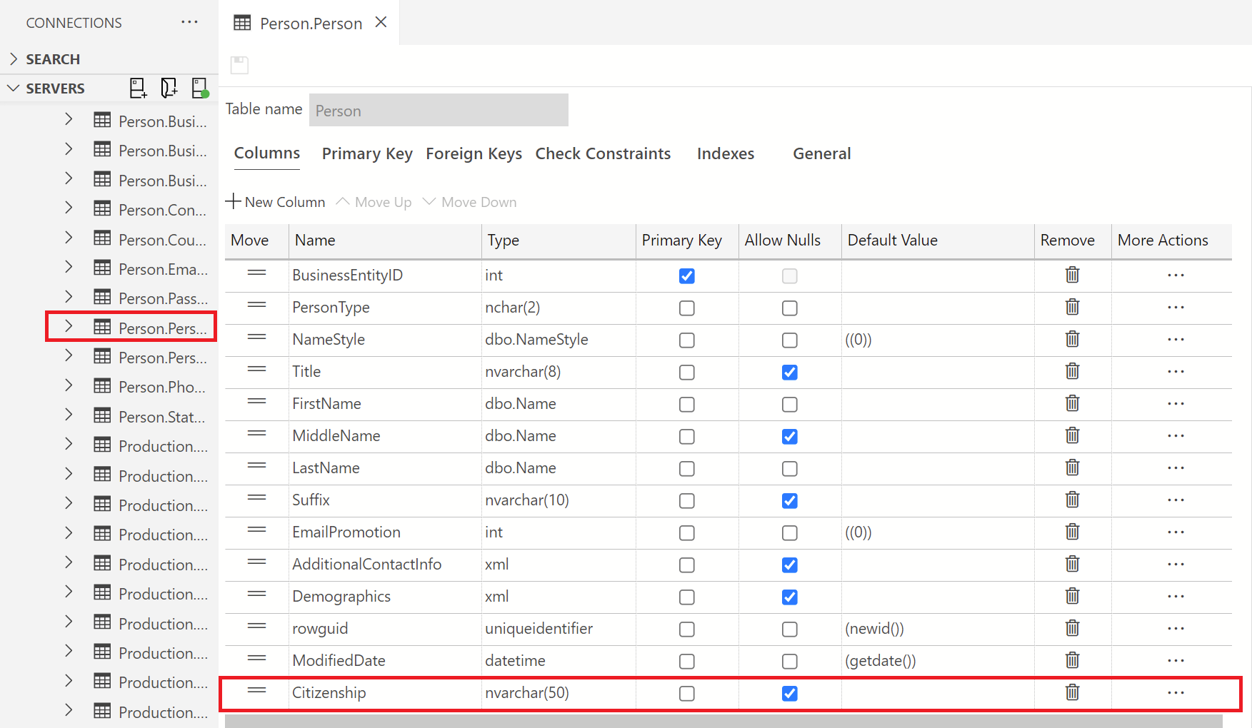 Capture d’écran d’Azure Data Studio montrant les modifications apportées à la table dans la connexion à l’hôte local.