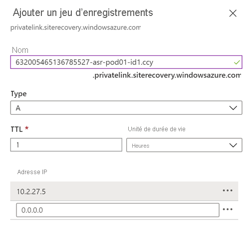 Montre la page permettant d’ajouter un enregistrement DNS de type A pour le nom de domaine complet au point de terminaison privé dans le portail Azure