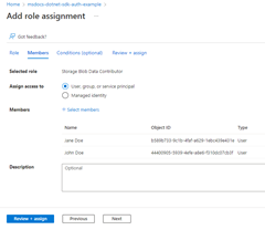 Capture d’écran montrant la page Ajouter une attribution de rôle terminée et l’emplacement du bouton Vérifier + attribuer utilisé pour terminer le processus.