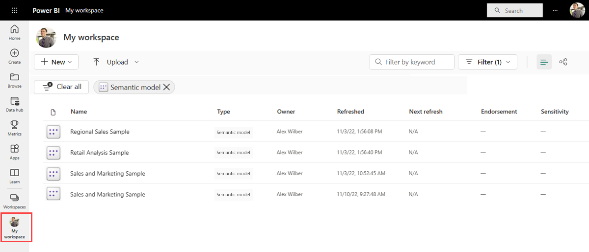 Capture d’écran de Power BI montrant un échantillon d’espace de travail avec des modèles sémantiques de sélectionnés.