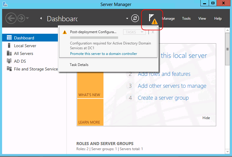 Capture d’écran du Gestionnaire de serveur montrant l’icône Avertissement de configuration post-déploiement.