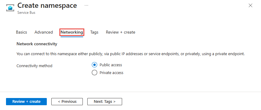 Screenshot che mostra la pagina Networking della procedura guidata Crea spazio dei nomi con l'opzione Accesso pubblico selezionata.