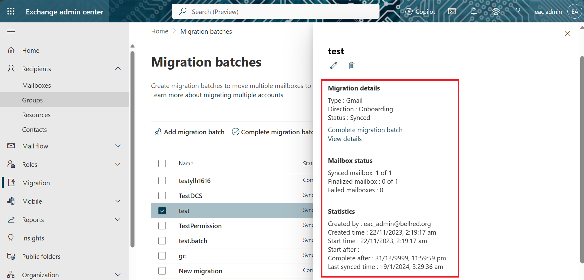 Screenshot della pagina Batch di migrazione in EAC con un batch selezionato e il riquadro delle proprietà aperto che mostra i dettagli della migrazione.