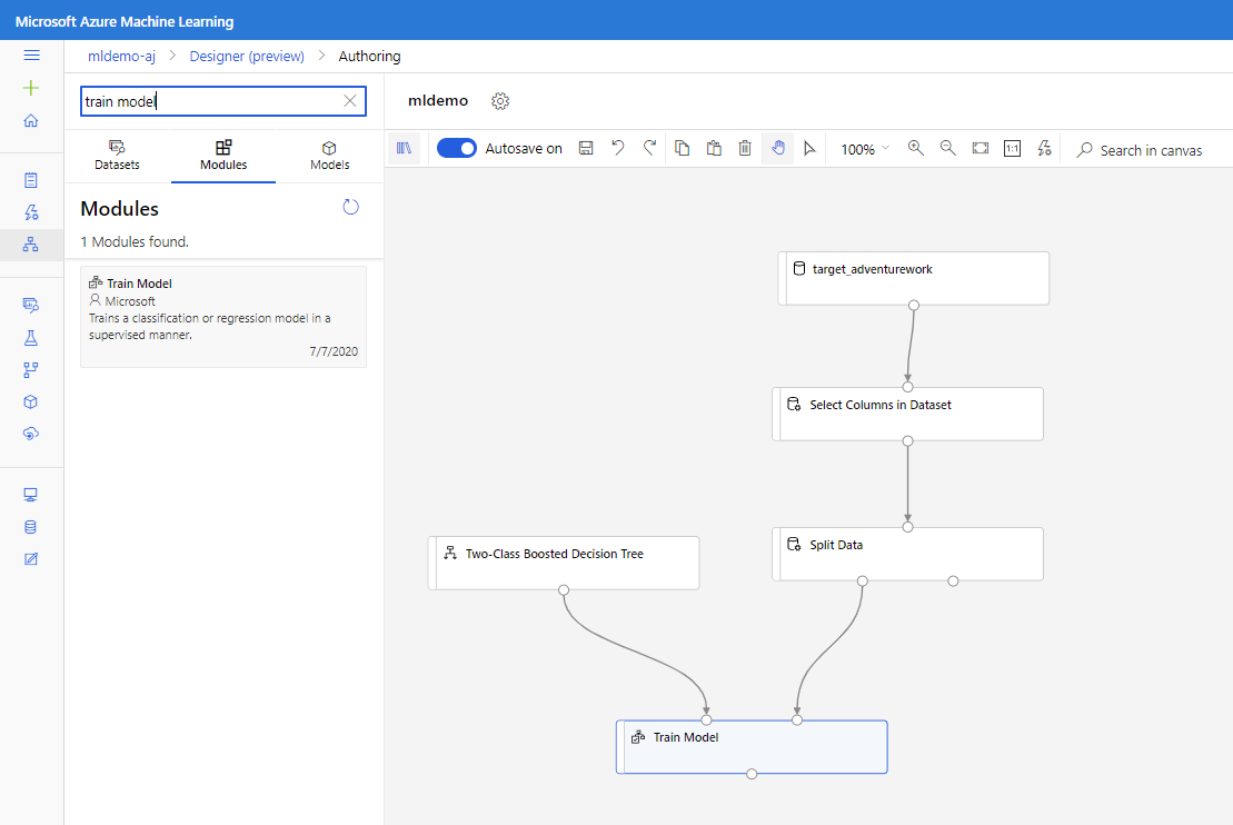 Screenshot che mostra il componente Train Model connesso ai componenti Two-Class Boosted Decision Tree e Split Data.