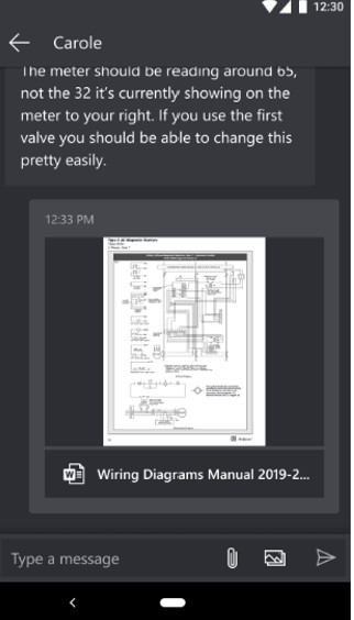 Screenshot che mostra la chat di testo in Dynamics 365 Remote Assist per dispositivi mobili.