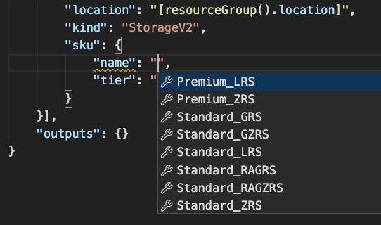 Screenshot di Visual Studio Code che mostra le scelte IntelliSense per l'attributo name della SKU di archiviazione.