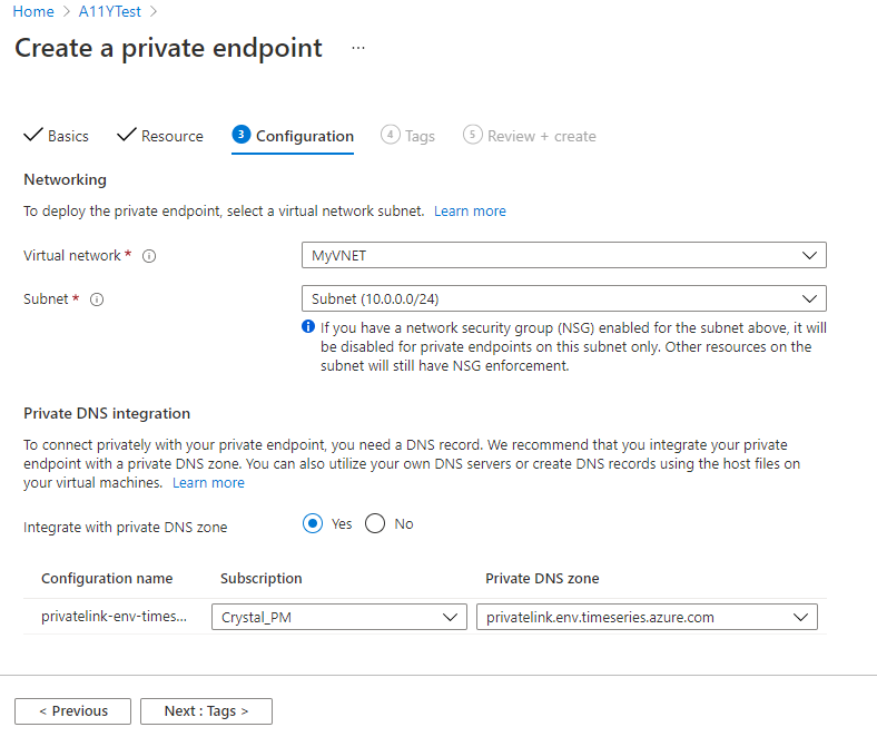 [プライベート エンドポイントの作成] ダイアログの 3 つ目の ([構成]) タブが表示されている Azure portal のスクリーンショット。上で説明したフィールドが含まれます。