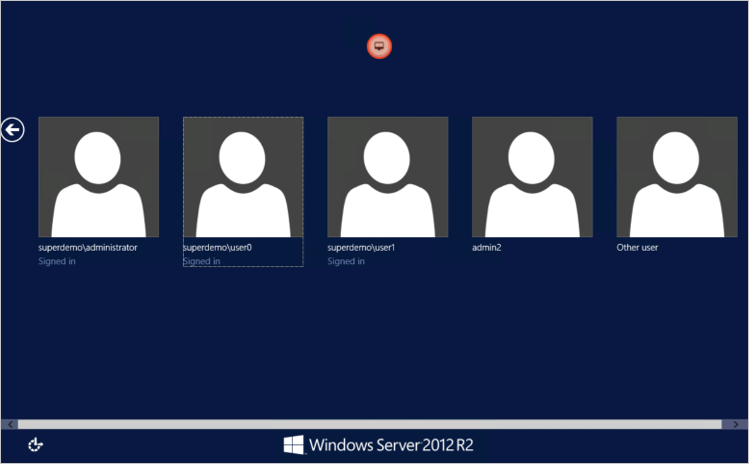 汎用ユーザーのアイコンが示されている Windows Server 2012 RS 画面のスクリーンショット。 管理者、user0、user1 のアイコンが、それらのユーザーがサインイン済みであることを示している。