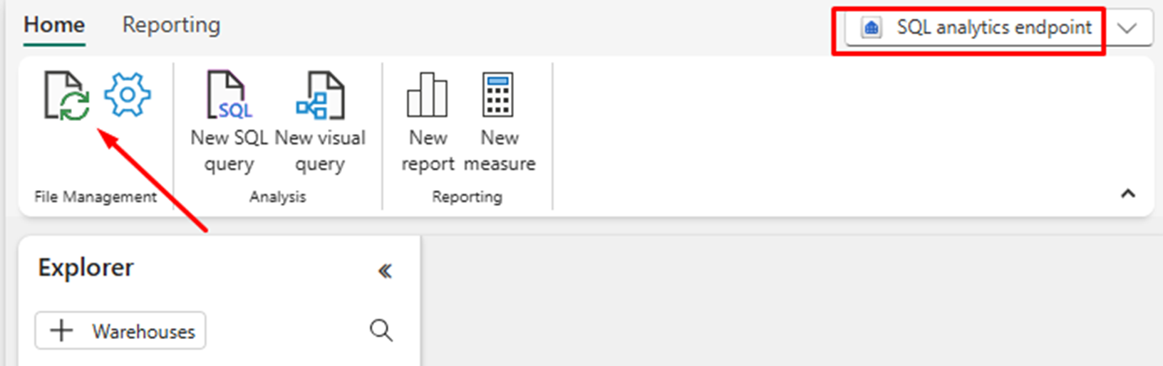 SQL 分析エンドポイントのツールバーにあるオンデマンド更新ボタンを示す Fabric ポータルのスクリーンショット。