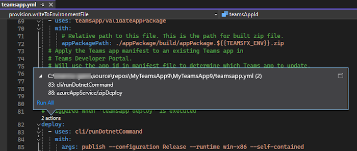 スクリーンショットは、teamsapp.yml ファイル内の CodeLens を介したライフサイクル アクセスとアクセスを示しています。