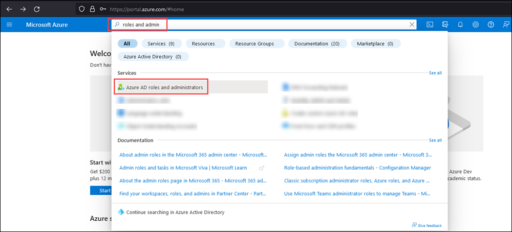 Azure portal のホーム ページの検索結果に Microsoft Entra ロールと管理者を示すスクリーンショット。