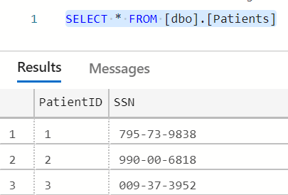 SELECT * FROM [dbo].[Patients] クエリと、プレーン テキスト値として表示されたクエリの結果のスクリーンショット。