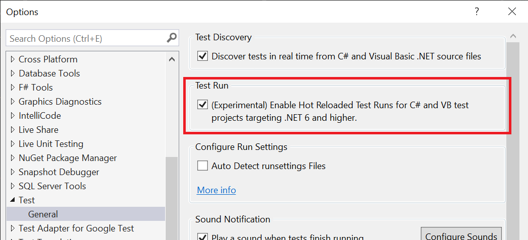 [ツール] > [オプション] > [テスト] でホット リロード オプションを有効にしている Visual Studio のスクリーンショット。