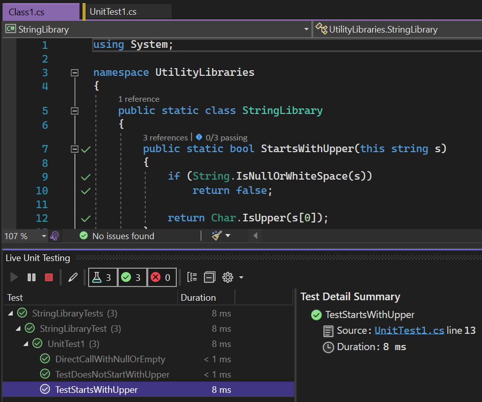 Live Unit Testing の開始後の Live Test Explorer とコード エディター ウィンドウ