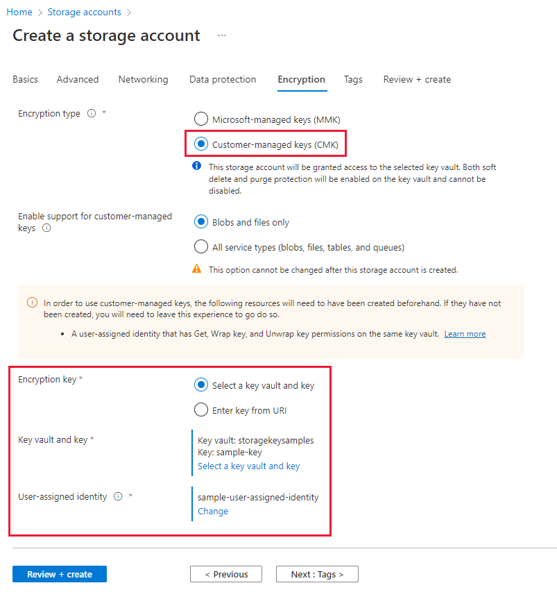 Azure Portal에서 새 스토리지 계정에 대한 고객 관리형 키를 구성하는 방법을 보여 주는 스크린샷.