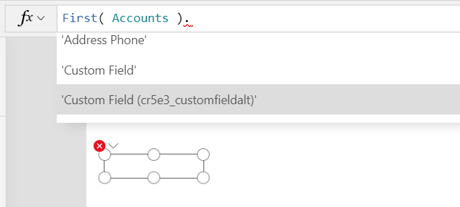 Pasek formuł Studio prezentujący użycie nazwy logicznej cr5e3_customfieldalt w celu odróżnienia dwóch wersji „Pola niestandardowego”.