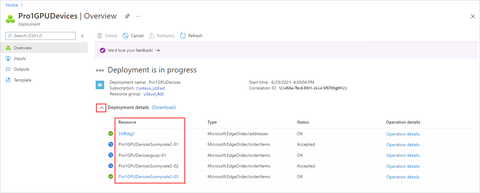 Captura de tela mostrando os Detalhes da Implantação, enquanto um pedido do Azure Edge Hardware Center é implantado. Os detalhes dos recursos são realçados.