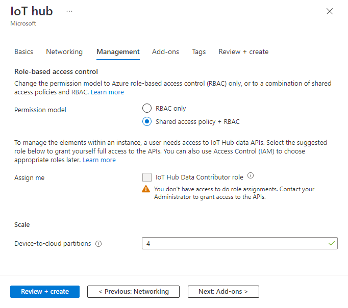 Captura de tela que mostra como definir o controle de acesso baseado em função e a escala para um novo hub IoT.