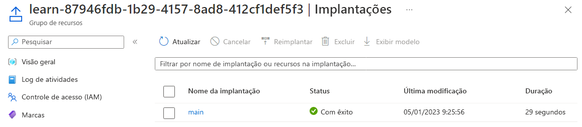 Captura de tela da interface do portal do Azure para as implantações com a implantação em questão listada e um status de êxito.