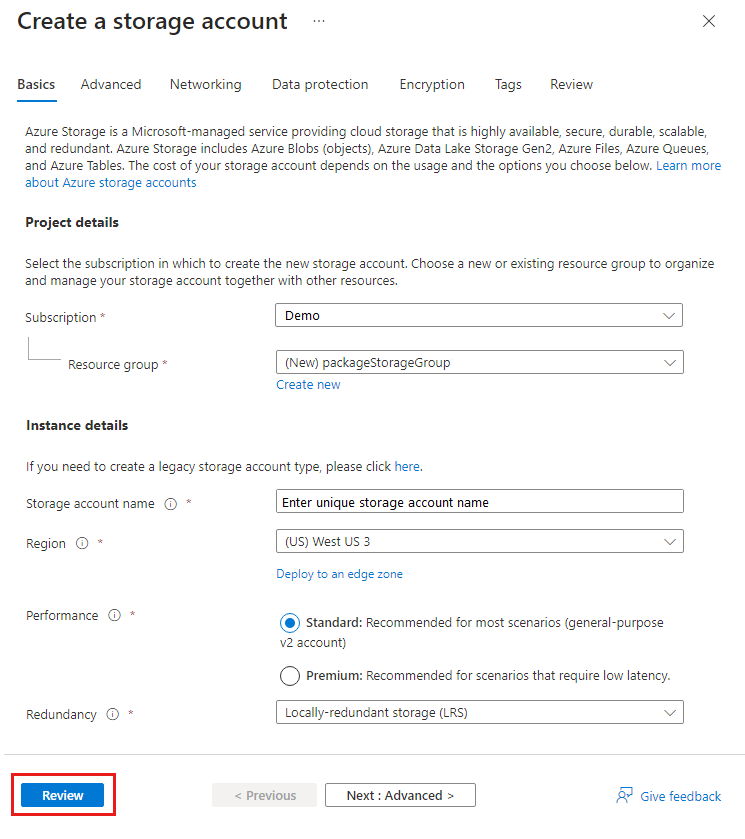 Captura de ecrã do separador Noções básicas no formulário do Azure para criar uma conta de armazenamento.