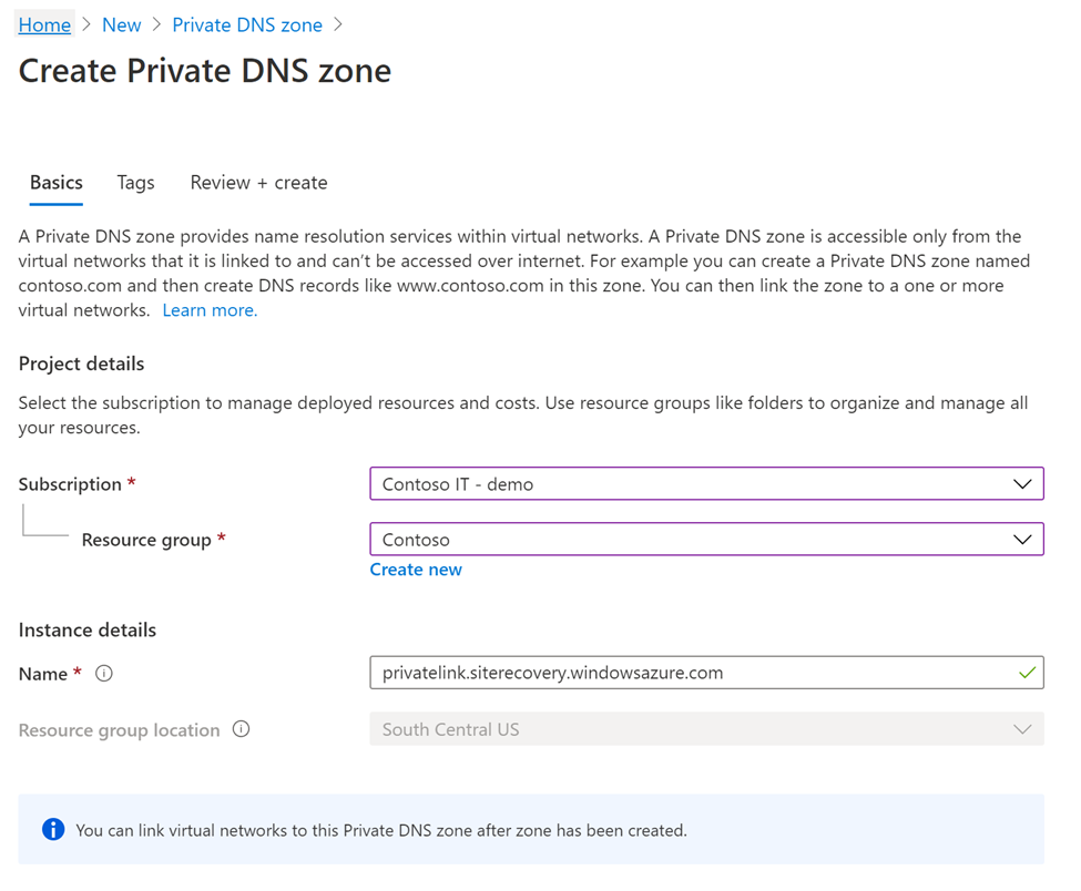 Visar fliken Grundläggande på sidan Skapa Privat DNS zon och relaterad projektinformation i Azure Portal.