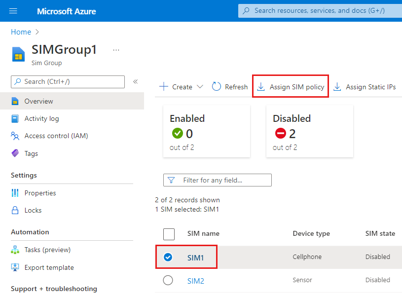 Azure 门户的屏幕截图，其中显示了 SIM 的列表，并突出显示了 SIM1 资源和“分配 SIM 策略”选项。