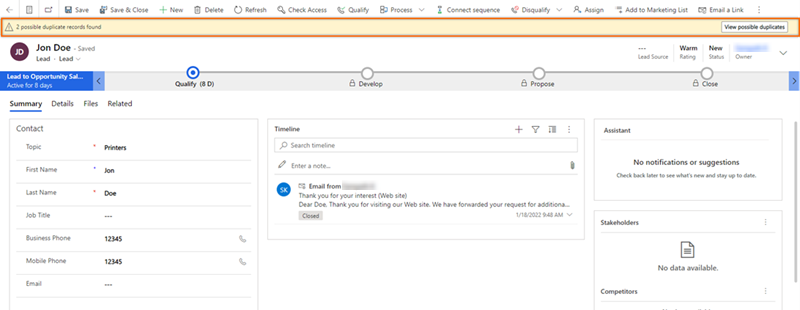 打开潜在顾客并选择“查看可能的重复项”的屏幕截图。