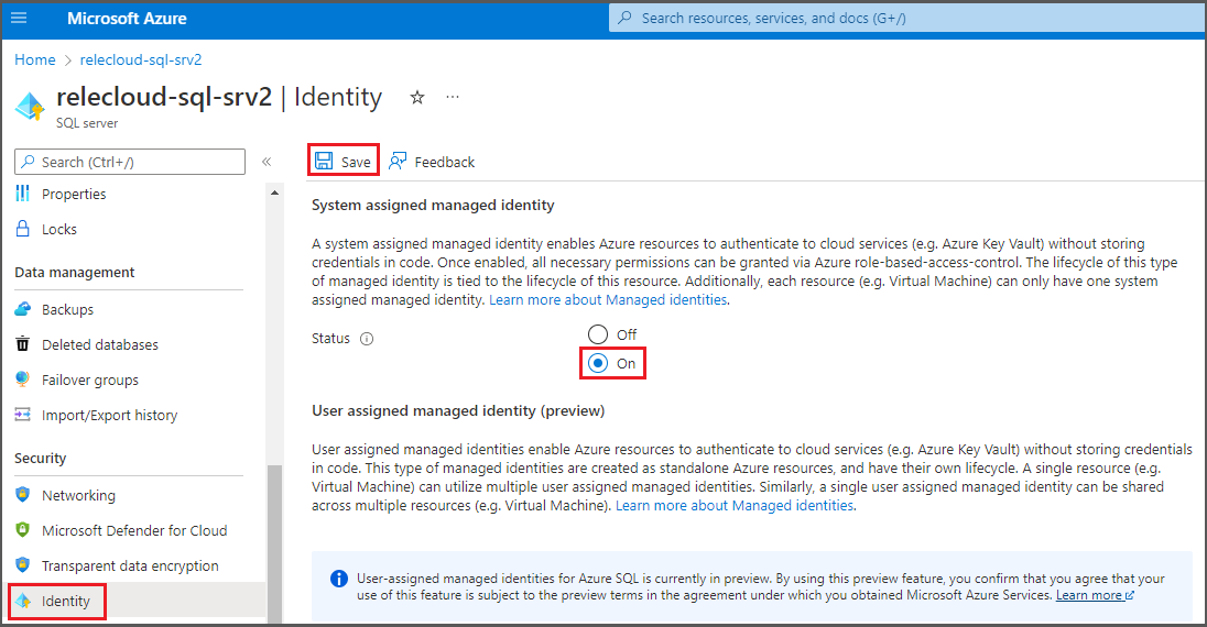 此螢幕擷取畫面顯示將系統指派的受控識別指派給與 Azure SQL Database 相關聯的邏輯伺服器。