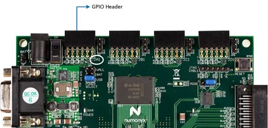 GPio MITT 面板上標頭的圖片。